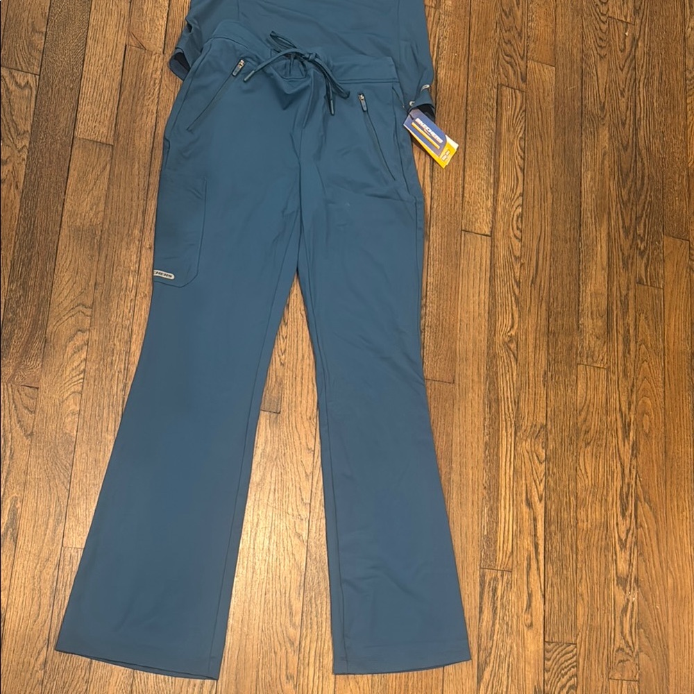 Caribbean Blue Sketchers Scrub Set - Picture 3 of 3